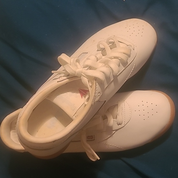 Reebok size 8 tennis shoe - Picture 1 of 6